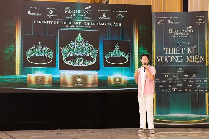  Đức Hùng đã và đang khẳng định bản thân trong vai trò nhà thiết kế, kiêm diễn họa thời trang tự do. 