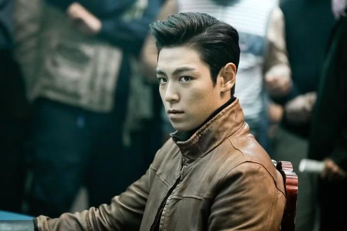 Bộ phim thứ hai, "Tazza: The Hidden Card" (2014), ra mắt khoảng tám năm sau phần đầu tiên. Vai chính trong phim do Choi Seung-hyun (T.O.P), thành viên nhóm nhạc nam BIGBANG và là ngôi sao hàng đầu thời bấy giờ đảm nhiệm. Dù việc chọn anh cho vai chính được xem là một nước đi khá mạo hiểm, bộ phim vẫn nhận được những đánh giá tương đối tích cực khi công chiếu. Nhân vật Dae-gil do T.O.P thủ vai được xây dựng là cháu trai của Goni, nhân vật chính trong phần phim đầu tiên. Dae-gil được khắc họa là một nhân vật đầy nhiệt huyết, cũng giống như Goni ở phần phim đầu tiên, anh nảy sinh tình cảm với nữ chính Heo Mi-na (do Shin Se-kyung thủ vai).
