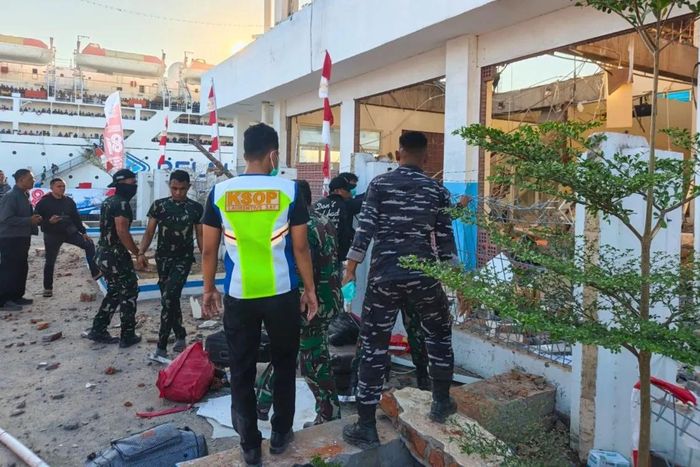 Quân đội Indonesia triển khai lực lượng cứu hộ, cứu trợ các vùng bị ảnh hưởng bởi động đất. Ảnh: ANTARA