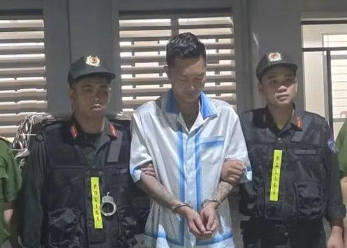 Huấn Hoa Hồng tại cơ quan công an.