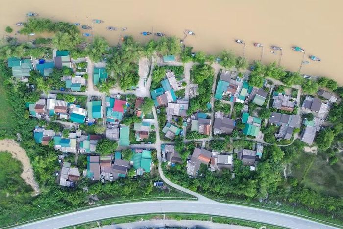 Người dân Hòa Lam phải chạy lũ mỗi khi mùa mưa bão về. (Ảnh: Phạm Tâm)