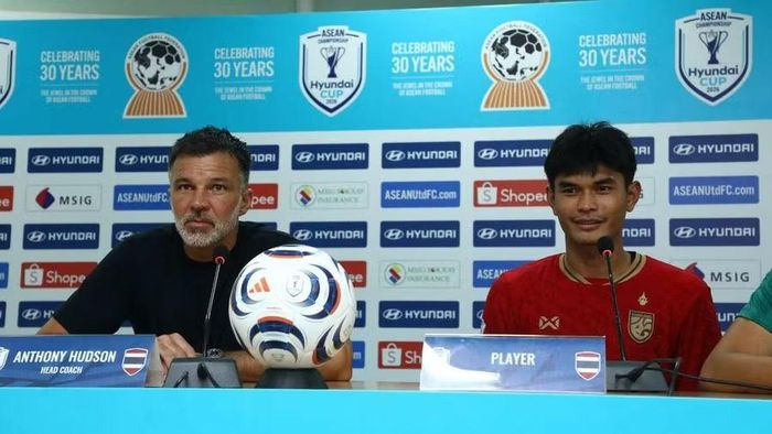 HLV Anthony Hudson vẫn tiếc vì Thái Lan không thắng Singapore đậm hơn ở bán kết lượt đi ASEAN Cup 2026. Ảnh: ASEAN United FC.