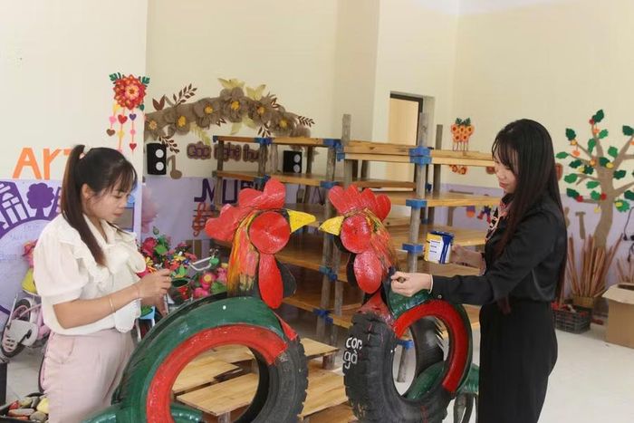 Các giáo viên khắc phục khó khăn để tạo môi trường lấy trẻ làm trung tâm.