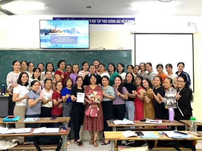 Lớp học với hầu hết là học viên đã hoặc đang có việc làm, được Trường Cao đẳng Đà Nẵng tổ chức vào ban đêm.