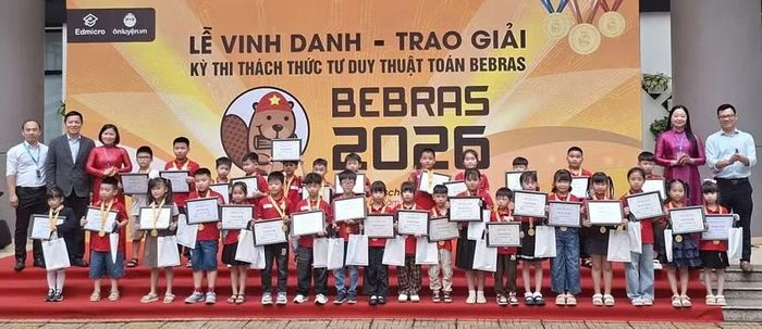 Vinh danh học sinh Trường Tiểu học Tân Dân đạt thành tích cao tại sân chơi trí tuệ.