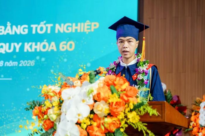 Tân cử nhân Nguyễn Thiên Phúc Anh chia sẻ cảm xúc tại buổi lễ.