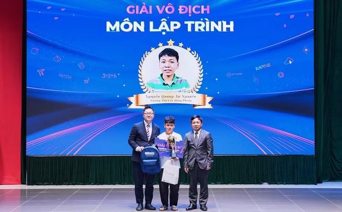 Giải vô địch môn lập trình thuộc về thí sinh Nguyễn Quang An Nguyên.
