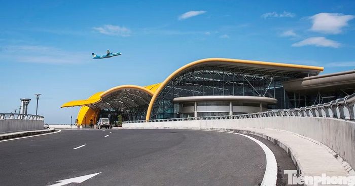 Theo kế hoạch, sân bay Liên Khương sẽ khai thác trở lại từ 0h ngày 19/8. Trước đó, sân bay được Bộ Xây dựng quyết định đóng tạm thời từ 0h ngày 4/3 đến 23h59 ngày 25/8 để phục vụ thi công dự án. Việc mở cửa sớm hơn thời hạn đóng tạm thời dự kiến là kết quả của tiến độ thi công và công tác chuẩn bị các điều kiện khai thác.