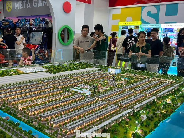 Tuy nhiên, theo các chuyên gia, tín dụng vào bất động sản vẫn duy trì ở mức cao.