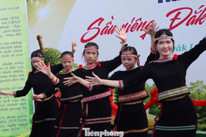 Tiết mục mang đến không khí sôi động, giàu màu sắc văn hóa.