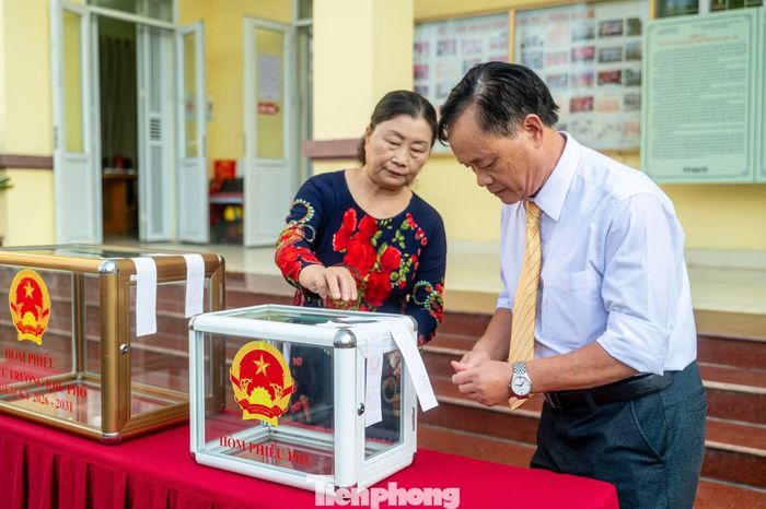 Các địa phương đã thành lập 624 tổ bầu cử với 6.380 thành viên để điều hành cuộc bầu cử diễn ra dân chủ, đúng quy định, an toàn.
