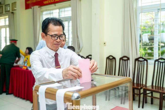 Ông Nguyễn Đình Võ - Bí thư Chi bộ, Khu trưởng lâm thời Khu phố Hồng Hà 3 - cho biết hôm nay là ngày hội của người dân Quảng Ninh, trong đó có người dân Khu phố Hồng Hà 3, phường Hạ Long sau một năm khi tỉnh Quảng Ninh thực hiện chính quyền địa phương 2 cấp và sắp xếp lại thôn, bản, khu phố.