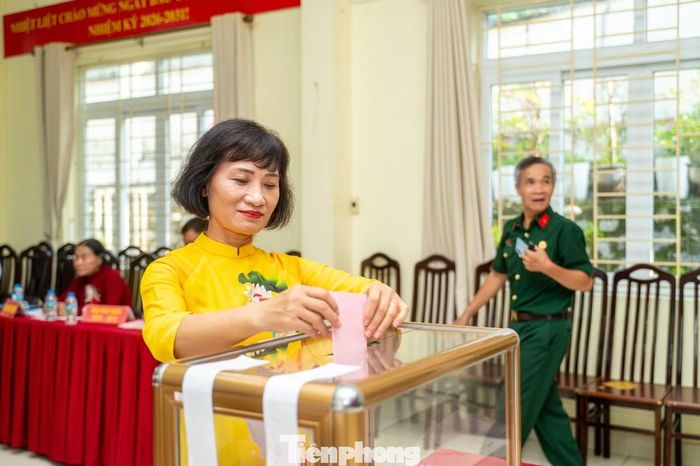 Theo báo cáo của tỉnh Quảng Ninh, có 174 thôn, bản, khu phố lựa chọn hình thức biểu quyết bằng giơ tay, chiếm 27,88%. 450 thôn, bản, khu phố thực hiện bỏ phiếu kín, chiếm 72,12%. Về thời gian tổ chức, có 486 thôn, bản, khu phố tiến hành bầu cử cả ngày và 138 thôn, bản, khu phố tổ chức trong buổi sáng.
