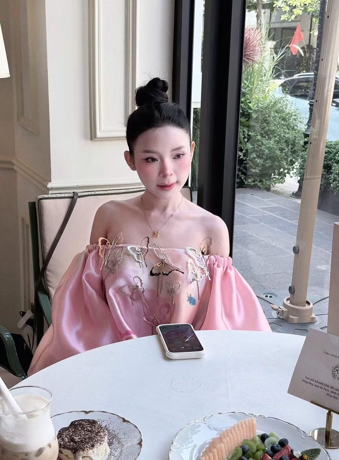 Nhờ xây dựng hình ảnh sang chảnh trên mạng xã hội, Phạm Thị Ngọc Linh dần tạo dựng được một cộng đồng khách hàng trung thành, ủng hộ sản phẩm.