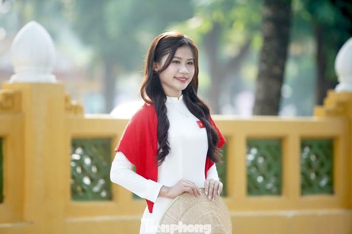 Công trình được xây dựng từ năm 1925 và hoàn thành năm 1928. Tòa nhà nổi bật với sự kết hợp giữa kiến trúc Pháp và các yếu tố bản địa, tạo nên diện mạo đặc trưng giữa khu trung tâm Ba Đình. Đây cũng là lý do khiến tòa nhà này trở thành một trong những địa điểm chụp ảnh được nhiều bạn trẻ lựa chọn trong dịp Quốc khánh 2/9.