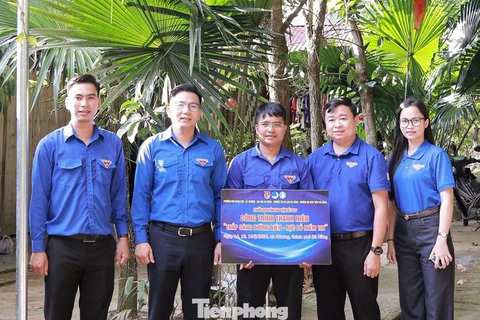 Công tác chăm lo thiếu nhi được triển khai thông qua trao học bổng, dụng cụ học tập, quà tặng; hỗ trợ xây dựng “Ngôi nhà Khăn quàng đỏ”, không gian sinh hoạt Đội, góc học tập, góc đọc sách; tổ chức các hoạt động vui chơi, giao lưu, giáo dục kỹ năng sống, kỹ năng thực hành xã hội.