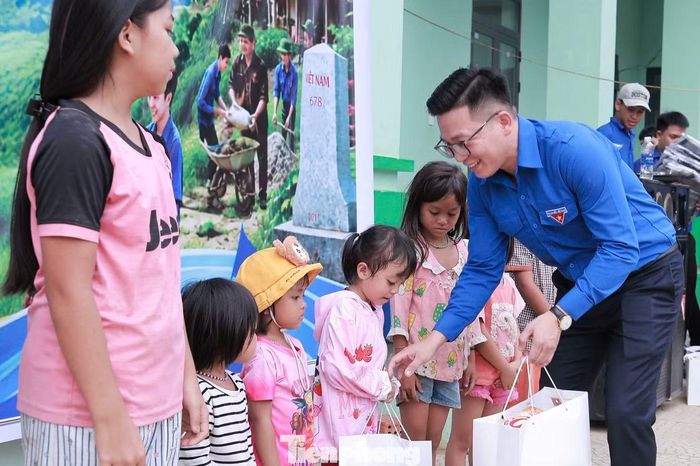 Chiến dịch được triển khai tại 6 xã biên giới, gồm: Tây Giang, Avương, Hùng Sơn, Đắc Pring, La Êê và La Dêê. Mỗi đoàn công tác tình nguyện tổ chức các hoạt động tại địa phương trong thời gian từ 3 đến 5 ngày. Đặc biệt, Thành Đoàn phân công các đơn vị kết nghĩa phối hợp với Đoàn Thanh niên 6 xã biên giới để tổ chức các hoạt động theo nhu cầu thực tế của từng địa phương.