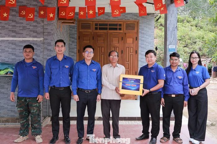 Các đơn vị tập trung vào hoạt động tập huấn về bạo lực học đường, xâm hại trẻ em, tai nạn thương tích, đuối nước, phòng cháy, chữa cháy, an toàn giao thông; đồng thời hướng dẫn thanh thiếu nhi và người dân kỹ năng số, chuyển đổi số, sử dụng mạng xã hội an toàn và tiếp cận các dịch vụ số.