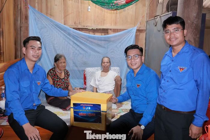 Trong khuôn khổ Chiến dịch, thời gian qua, tuổi trẻ Đà Nẵng tập trung triển khai các hoạt động tuyên truyền, chăm lo, hỗ trợ thiếu nhi, thực hiện các công trình, phần việc thanh niên và đồng hành cùng thanh niên, gắn với nhu cầu thực tế tại các xã biên giới.