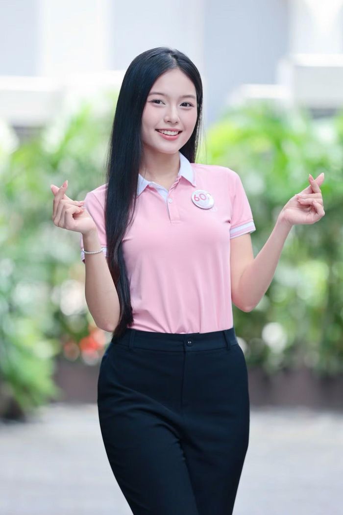 Nguyễn Thục Uyên Nhi (SBD 602), sinh năm 2004, Hà Nội, cao 1,75 m. Cô vừa tốt nghiệp ngành Truyền thông Đa phương tiện, Học viện Báo chí và Tuyên truyền, đồng thời theo học song bằng ngành Kinh tế đối ngoại tại Đại học Ngoại thương. Uyên Nhi từng giành danh hiệu Hoa khôi Báo chí - Press Beauty 2023 và sở hữu IELTS 7.0.