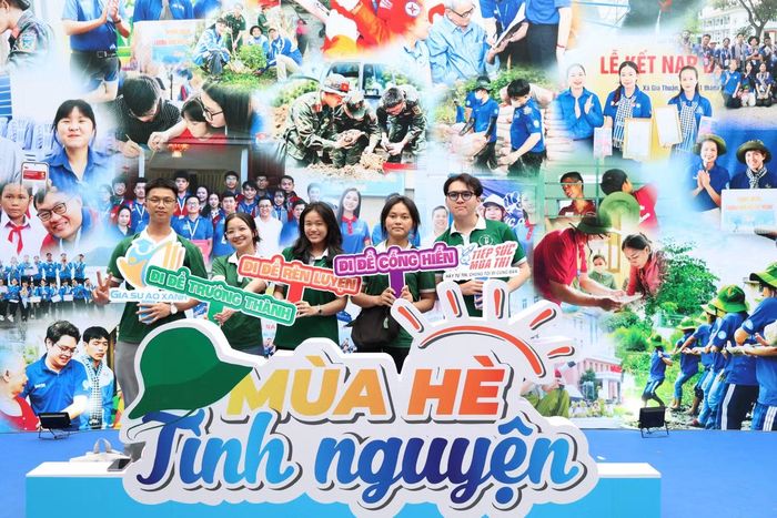  Ngày hội là dịp tạo sân chơi gặp gỡ của những chiến sĩ đã cùng nhau làm nên một mùa hè ý nghĩa, đồng thời cũng là điểm kết nối để tinh thần tình nguyện﻿ tiếp tục được lan toả. 