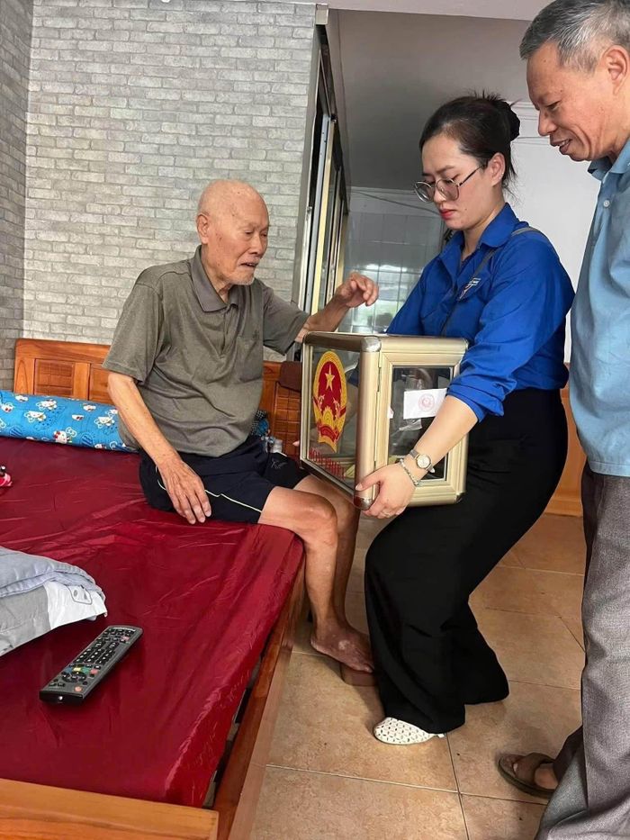Tuổi trẻ tỉnh Quảng Ninh tích cực triển khai các hoạt động hỗ trợ bầu cử. Với tinh thần “Đâu cần thanh niên có, việc gì khó có thanh niên”, đoàn viên, thanh niên tại các địa phương đã chủ động tham gia hỗ trợ cử tri.