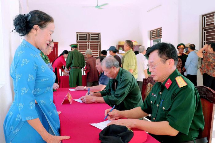 Công tác hướng dẫn cử tri, bảo đảm an ninh trật tự và thực hiện các bước bầu cử được triển khai nghiêm túc, đúng quy định.