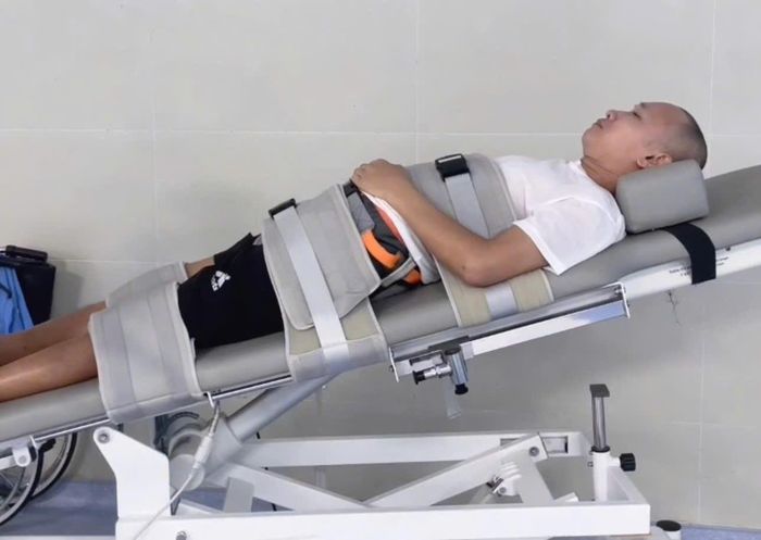 Anh Cường liệt tứ chi sau vụ va chạm giao thông. Ảnh: NVCC.