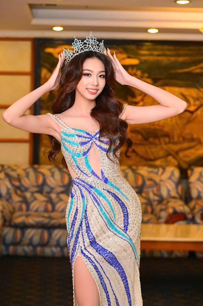 Hoa hậu Hà Linh.