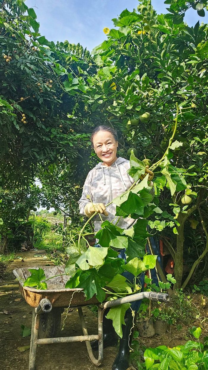 Nụ cười của người nông dân được mùa.