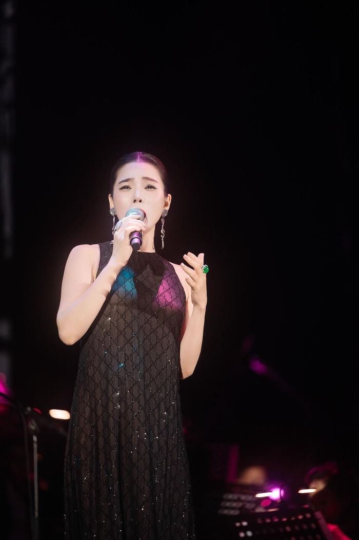 Lệ Quyên và Mỹ Anh là nhân tố mới với khán giả yêu mến Thanh Tùng. Mỗi nghệ sĩ chọn một cách thể hiện riêng với những tác phẩm quen thuộc và tạo nên màu sắc đa dạng cho show.