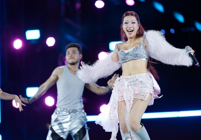 Giọng ca trẻ Liz Ngụy Thùy Linh bày tỏ hào hứng khi được tham gia show quy mô cùng các đàn anh, chị đồng nghiệp.