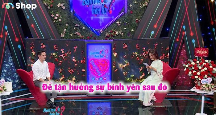 Cả hai nghiêm túc và thẳng thắn tìm hiểu nhau. Ảnh cắt từ clip 