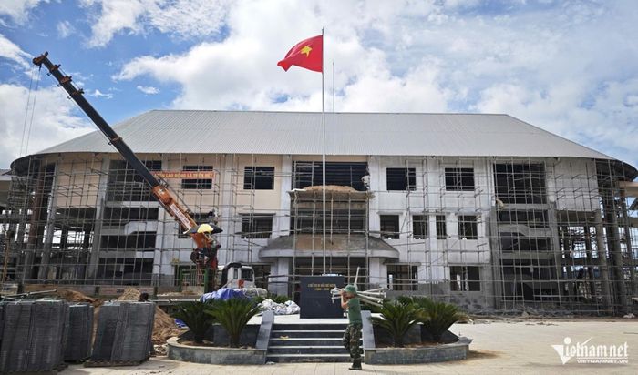 Dự án trường phổ thông nội trú liên cấp Tiểu học và Trung học cơ sở xã A Lưới 4. Ảnh chụp ngày 14/8, dự án đang khẩn trương hoàn thành các hạng mục cuối để kịp phục vụ năm học mới.