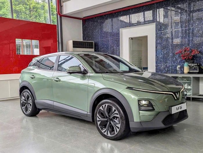 VinFast VF 6 dù bị tụt mạnh doanh số trong tháng 7, vẫn tiếp tục dẫn đầu phân khúc B-SUV. Ảnh: VF