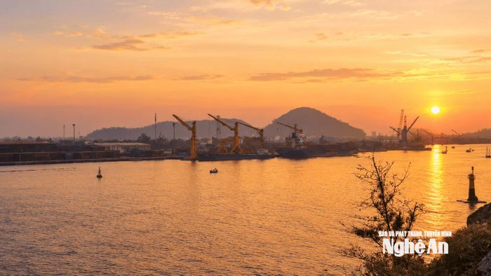 Quang cảnh cảng Cửa Lò. Ảnh: Thành Duy