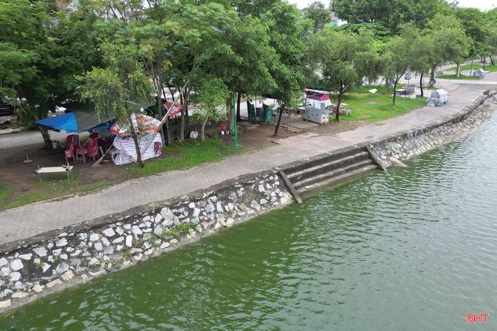 Hiện nay, tại hồ Bồng Sơn thuộc TDP 18, phường Thành Sen cũng chưa có lan can bảo vệ.