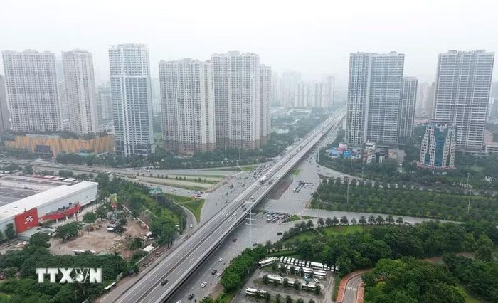 Yêu cầu tăng trưởng kinh tế ở mức cao cũng đặt ra đòi hỏi phải phát triển hệ thống hạ tầng đồng bộ, hiện đại và có năng lực dẫn dắt phát triển. (Ảnh minh họa: Quốc Khánh/TTXVN)