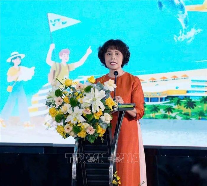 Bà Cao Thị Ngọc Lan, Phó Chủ tịch Thường trực Hiệp hội Du lịch Việt Nam phát biểu.