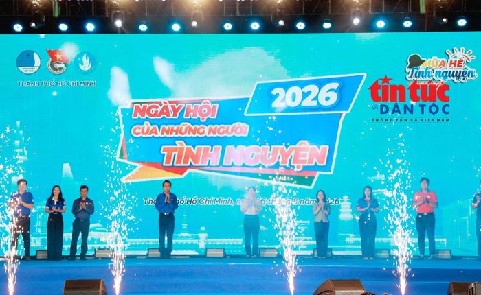 Các đại biểu thực hiện nghi thức khai mạc "Ngày hội của những người tình nguyện 2026".