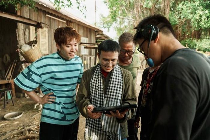 Mặc dù có nhiều năm kinh nghiệm trong nghề, NSƯT Cao Minh cho biết vai diễn ông Thời trong phim vẫn mang đến cho ông không ít áp lực. Ảnh: ĐPCC.