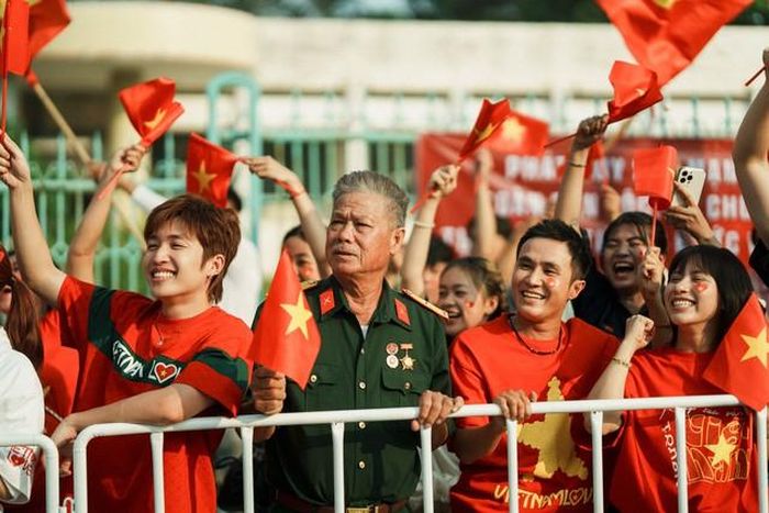 NSƯT Cao Minh dành nhiều lời khen cho Cody Nam Võ - một "tân binh" trong làng điện ảnh Việt. Ảnh: ĐPCC.