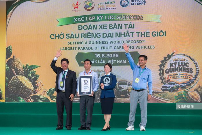 Kết thúc diễu hành, Tổ chức Guinness Thế giới xác lập và trao kỷ lục đối với đoàn xe bán tải chở sầu riêng dài nhất cho tỉnh Đắk Lắk. Tổ chức này công nhận đoàn xe gồm 525 chiếc, gấp đôi kỷ lục cũ là 250 chiếc trước đây.