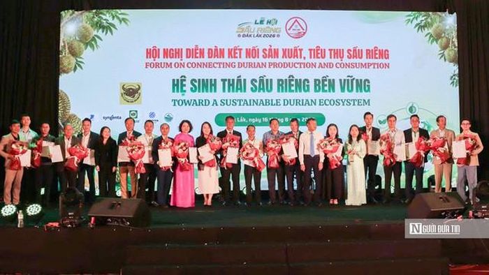 Các đơn vị kết kết biên bản ghi nhớ hợp tác xây dựng chuỗi canh tác ngành hàng sầu riêng bền vững.