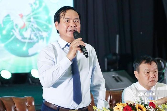 Thứ trưởng Bộ Nông nghiệp và Môi trường Võ Văn Hưng phát biểu tại "Kết nối sản xuất, tiêu thụ sầu riêng - Hệ sinh thái sầu riêng bền vững"