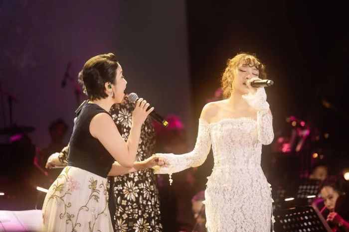 Mỹ Linh song ca cùng con gái Mỹ Anh