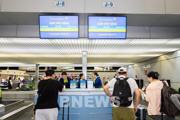 Chuyến bay đầu tiên từ TP. Hồ Chí Minh đi Thâm Quyến với hơn 200 hành khách. Ảnh: Bnews/vnanet.vn
