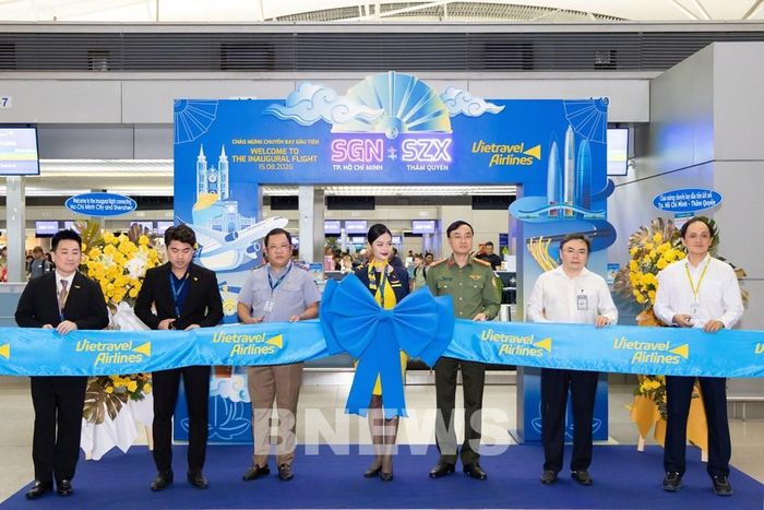 Nghi thức cắt băng khai trương đường bay thẳng kết nối TP. Hồ Chí Minh – Thâm Quyến. Ảnh: Bnews/vnanet.vn