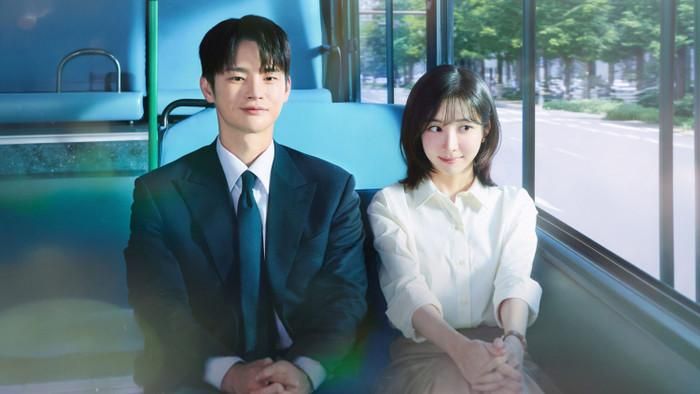 Sếp Ơi Mai Đừng Gặp Nhau khai thác chuyện tình công sở giữa Cha Ji Yoon (Park Ji Hyun), một nhân viên đã có 7 năm kinh nghiệm nhưng đang rơi vào giai đoạn bế tắc trong công việc, và Kang Si Woo (Seo In Guk), vị cấp trên lạnh lùng, nguyên tắc. Ban đầu, mối quan hệ giữa họ chỉ xoay quanh công việc và những va chạm nơi văn phòng. Thế nhưng càng tiếp xúc, cả hai càng nhận ra đối phương không giống những gì mình tưởng. Dựa trên webtoon cùng tên, bộ phim tập trung vào tình yêu trưởng thành, áp lực công việc và hành trình tìm lại động lực sống của những người đang đứng trước những lựa chọn quan trọng.