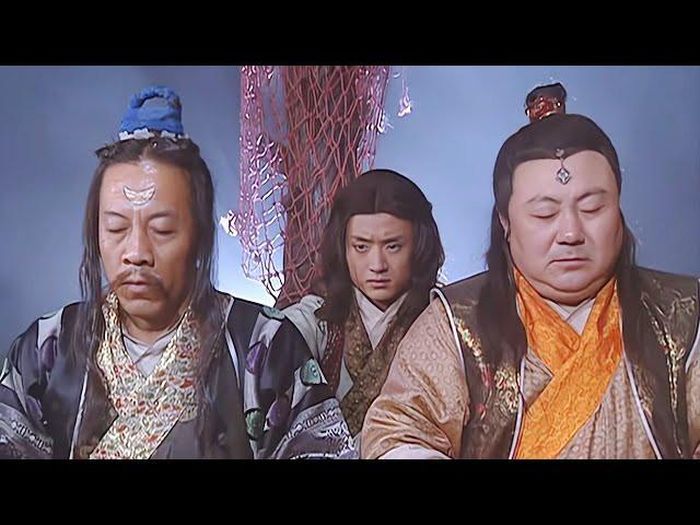 Hai sứ giả Thưởng Thiện, Phạt Ác trong phim Hiệp Khách Hành 2002.